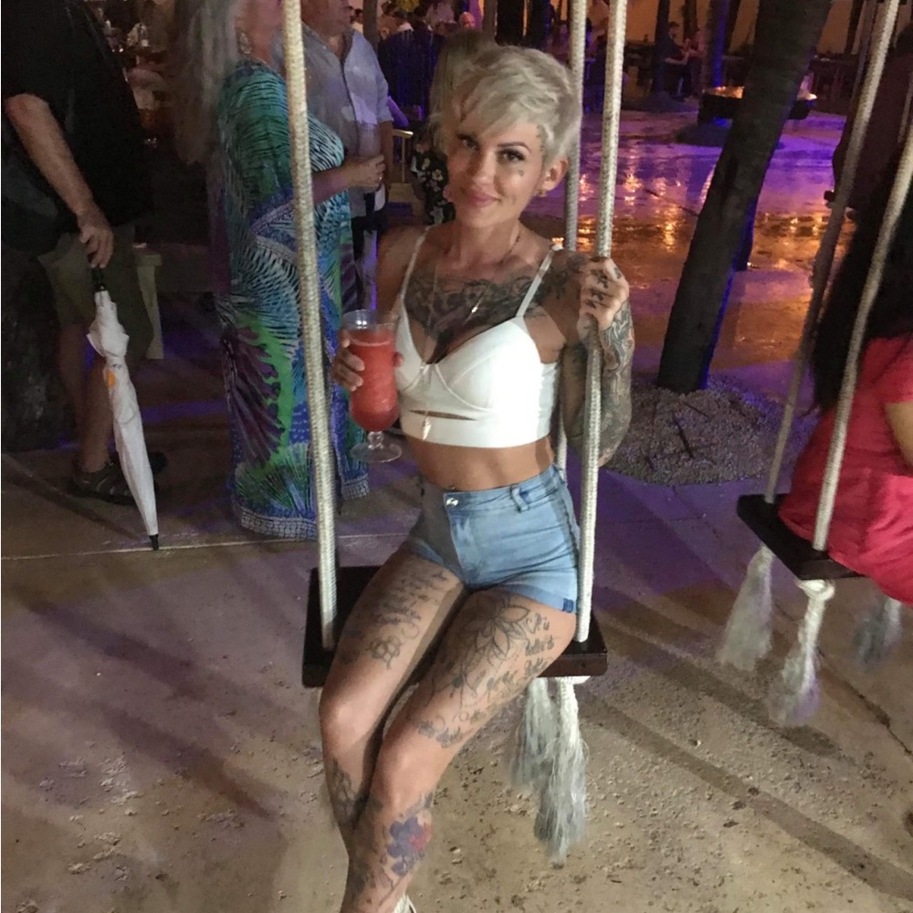 🦇JLARYNN IS LIVE!🦇 - Picture 4 of 6